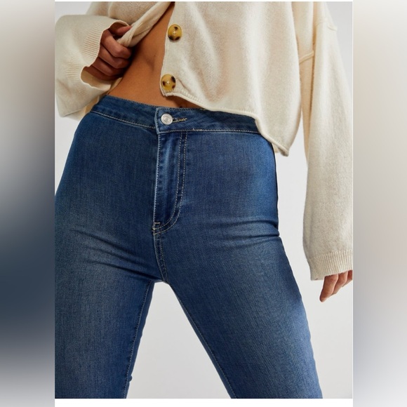 New With Tags Free People Just Float On Flare Jeans Size 26 SOLD OUT - Picture 3 of 6